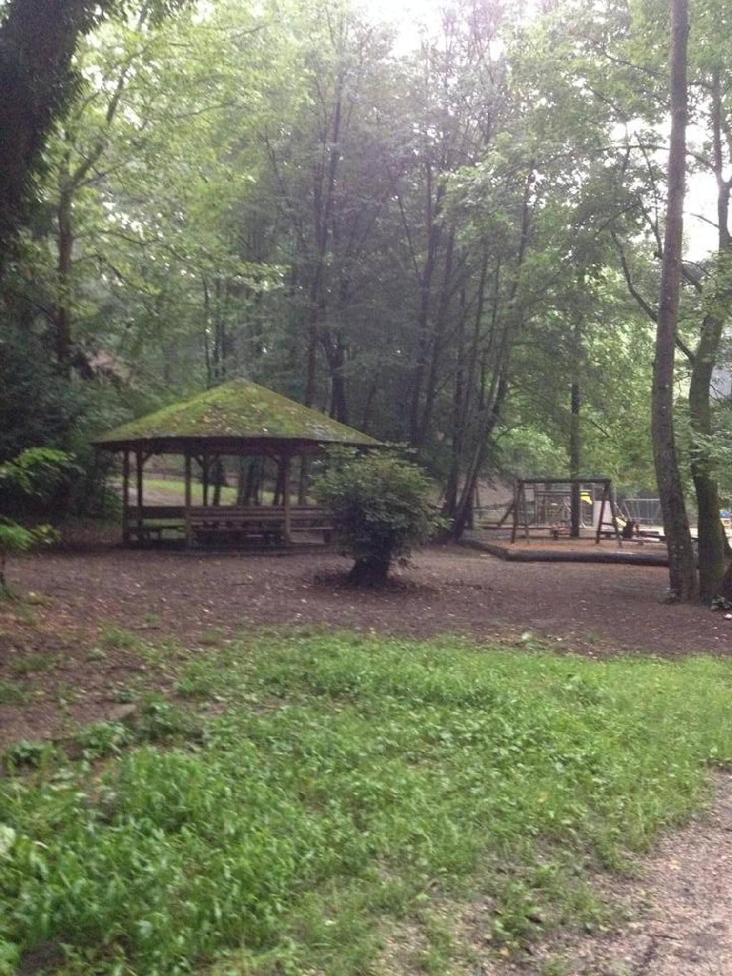 Gasthof In House - Charming Retreat With Garden Metro Access