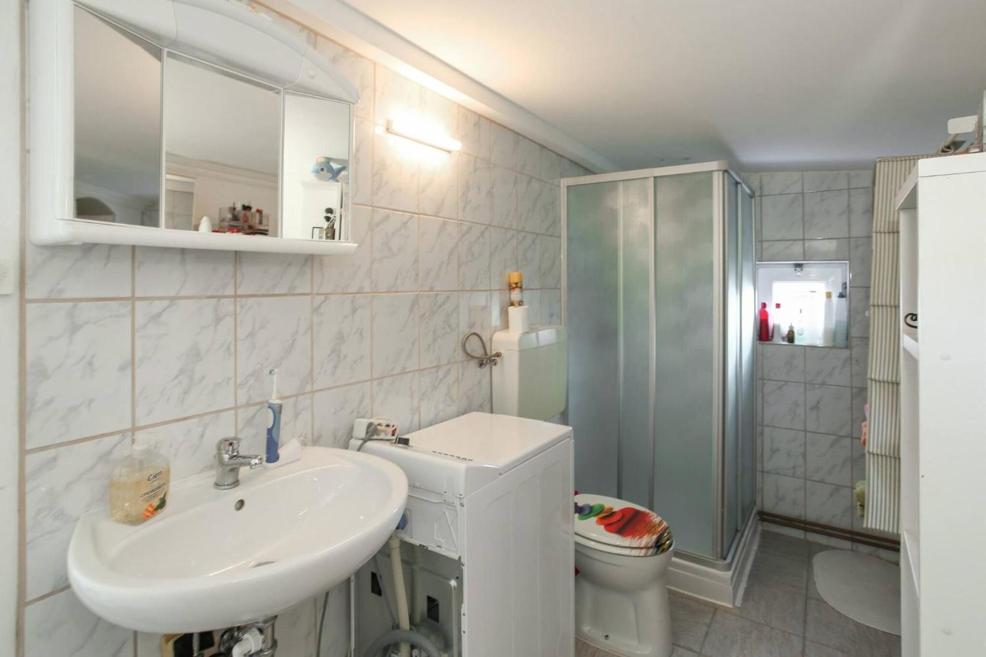 In House - Charming Retreat With Garden Metro Access Gasthof *