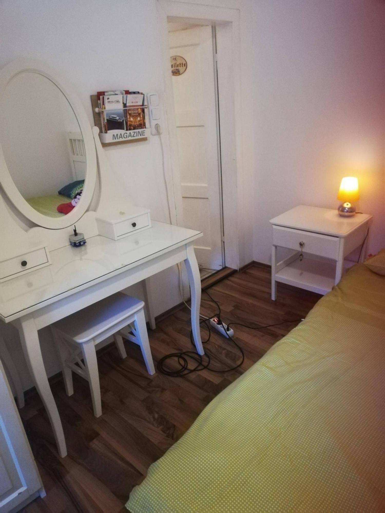 In House - Charming Retreat With Garden Metro Access Gasthof