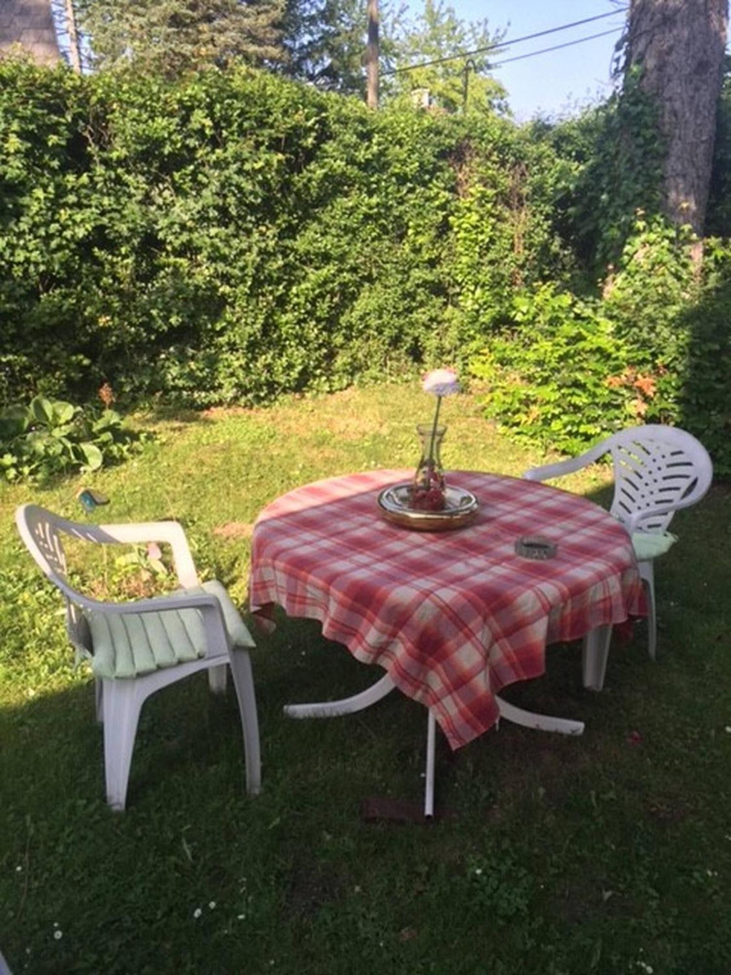 In House - Charming Retreat With Garden Metro Access Gasthof